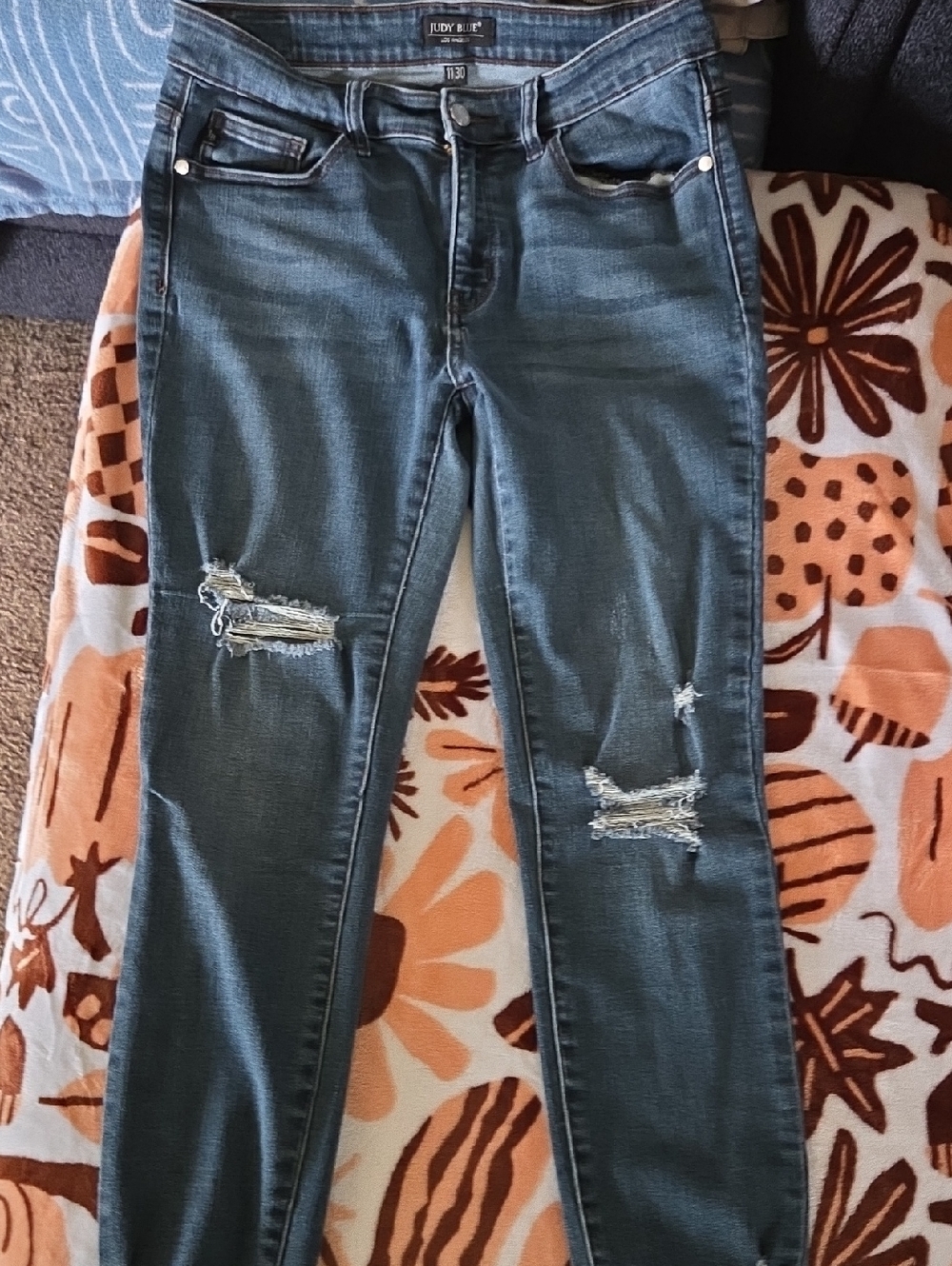 Judy Blue Women's Mid-Dark Blue Ripped Skinny Jeans